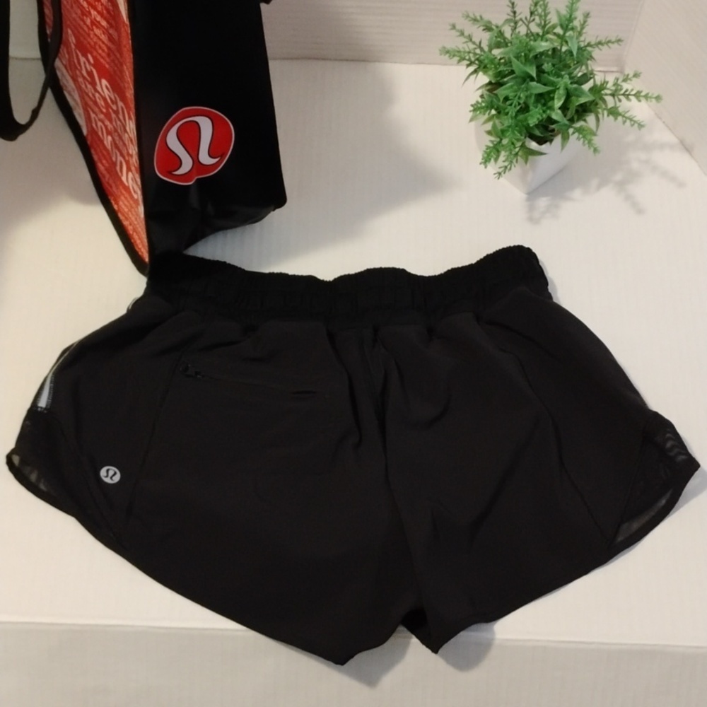 lululemon athletica Hotty Hot Short 2.5". Womens size 4. Black in color.